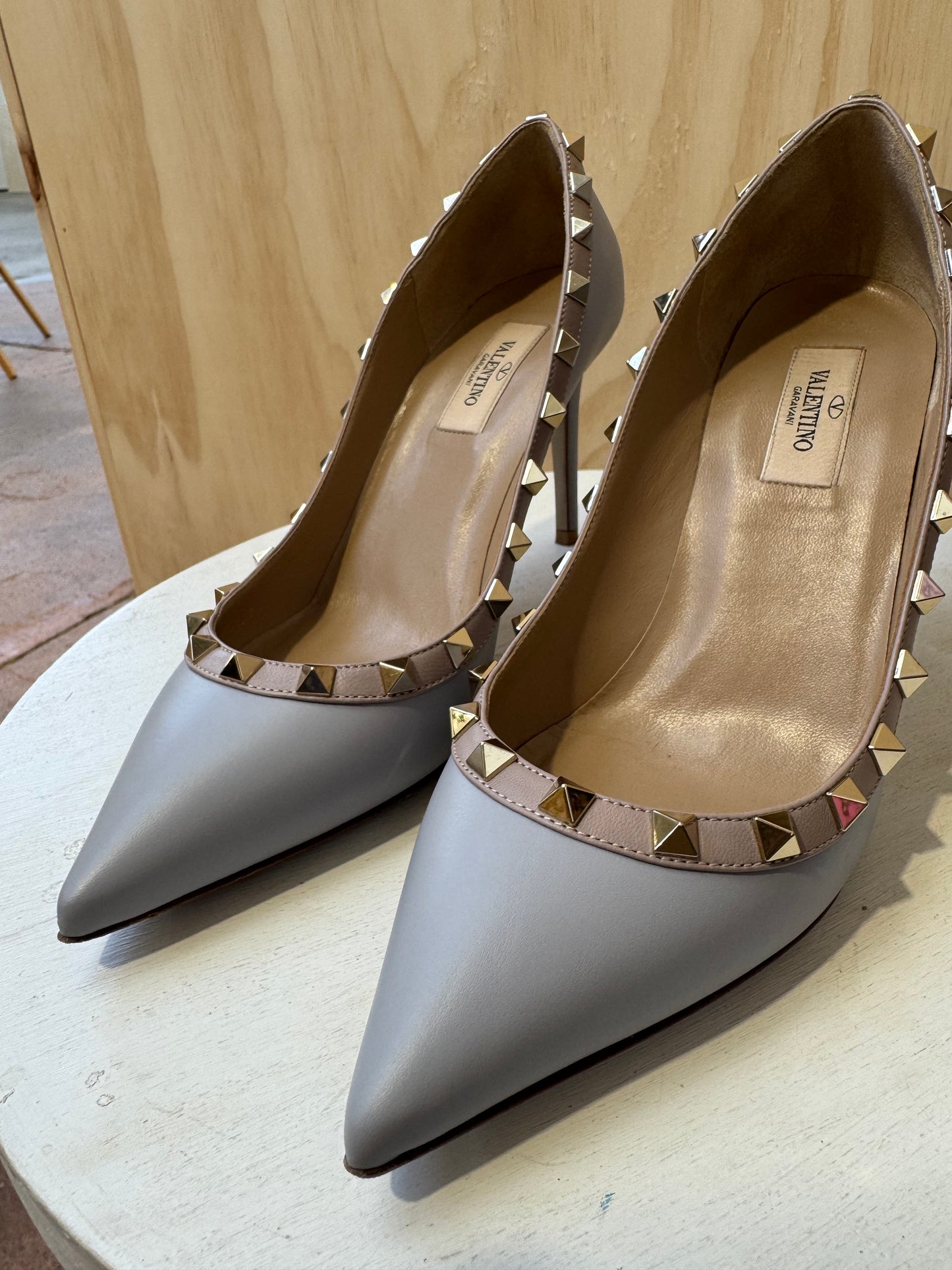 VALENTINO NAPPA ROCKSTUD PUMPS - SIZE 38