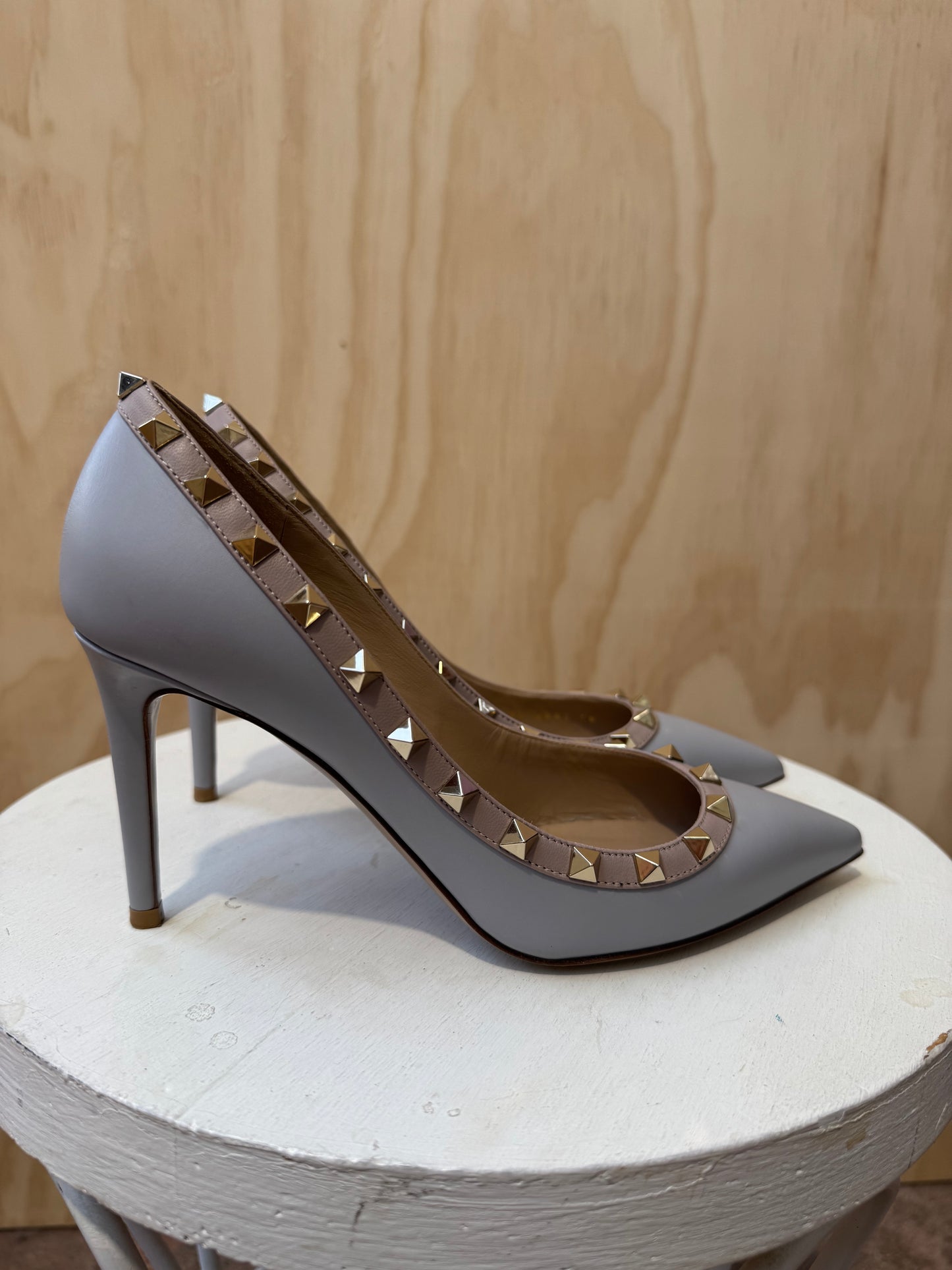 VALENTINO NAPPA ROCKSTUD PUMPS - SIZE 38