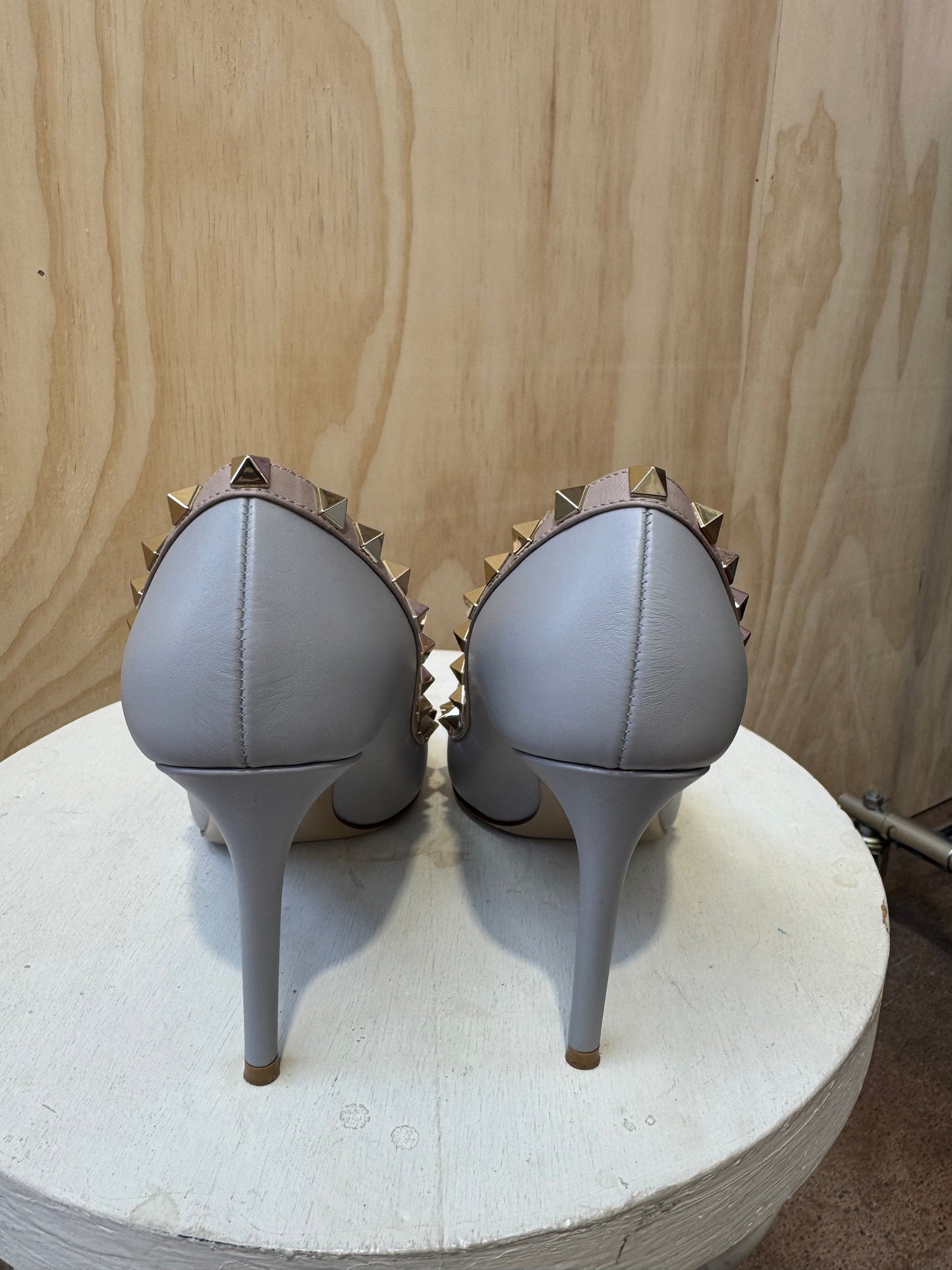 VALENTINO NAPPA ROCKSTUD PUMPS - SIZE 38