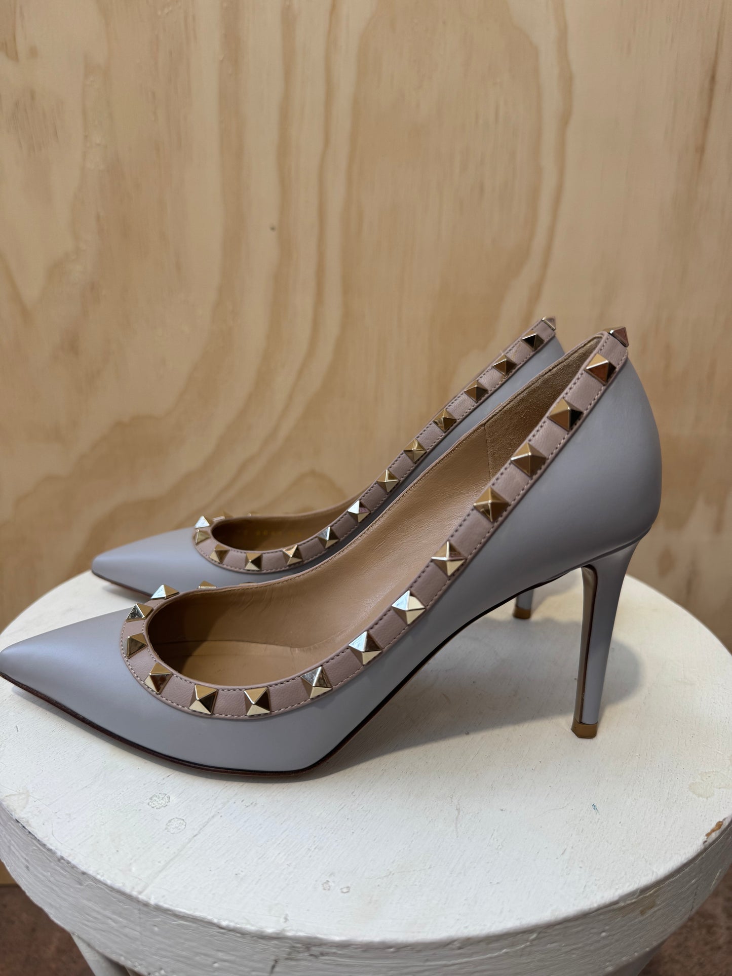 VALENTINO NAPPA ROCKSTUD PUMPS - SIZE 38