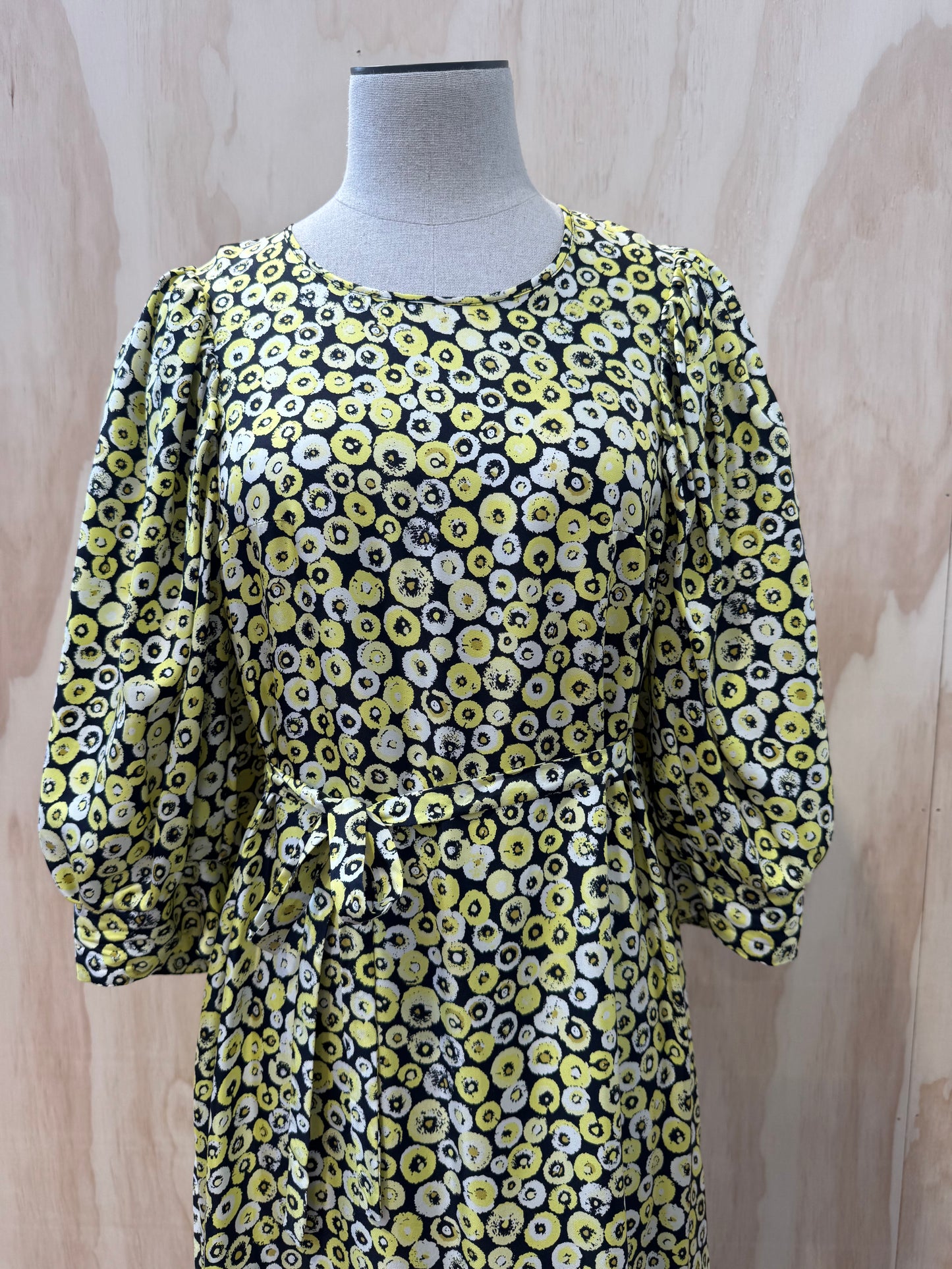 BAUM UND PFERDGARTEN YELLOW SPOT SILK MIDI DRESS - SIZE 38