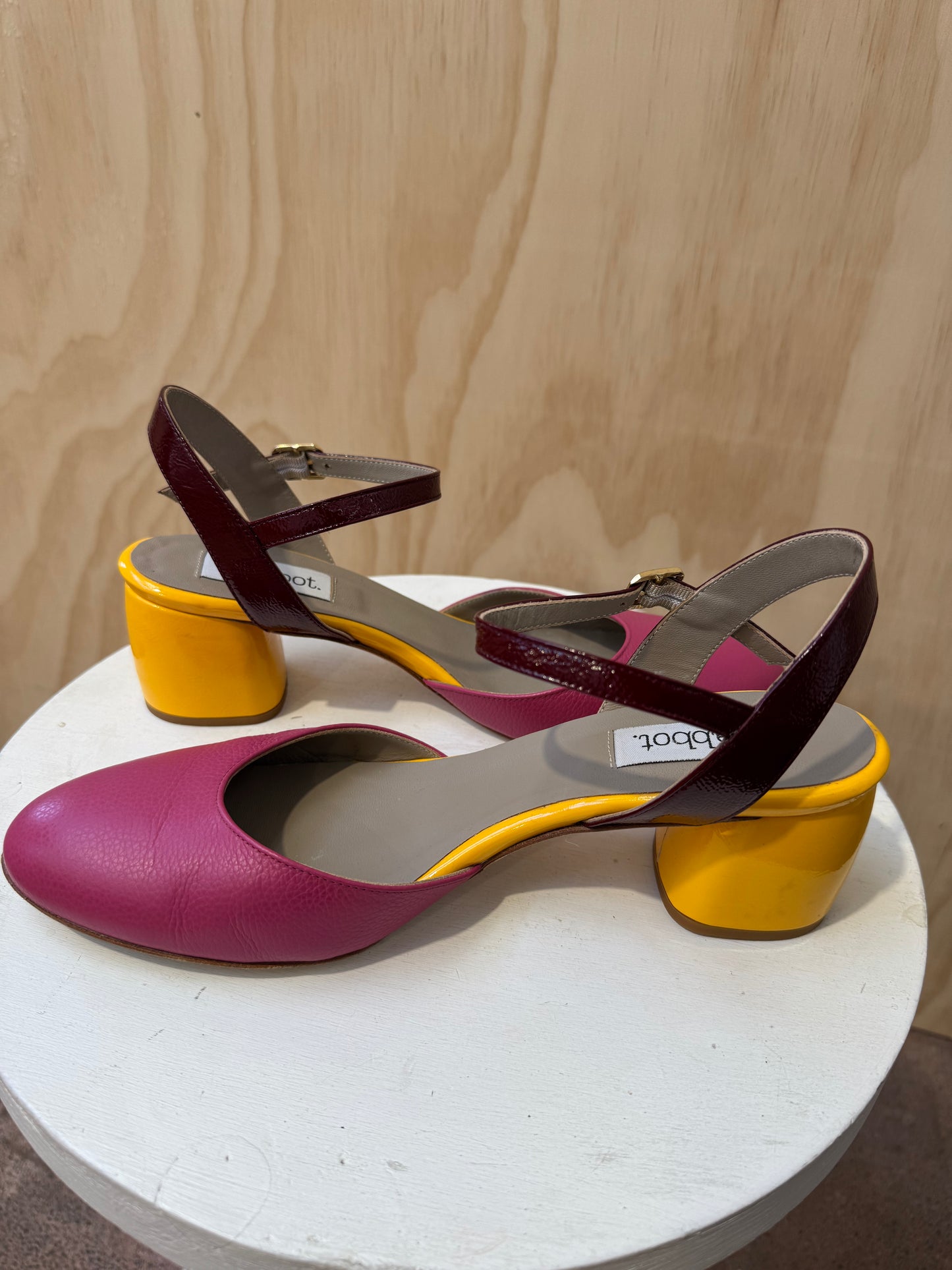 HABBOT MUSTO BLOCK HEEL SANDALS - SIZE 42