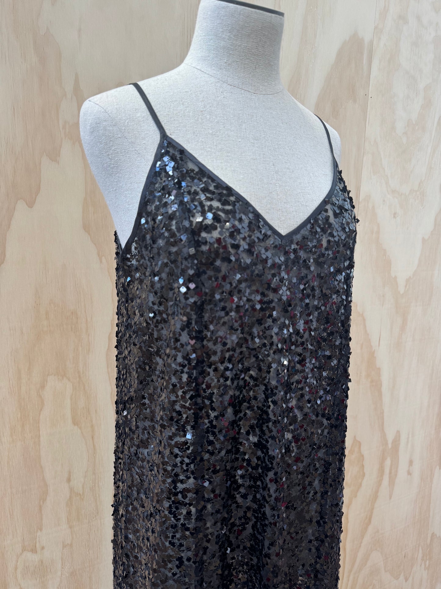 BAUM UND PFERGARTEN JALIZA BLACK SEQUIN SLIP DRESS - SIZE M