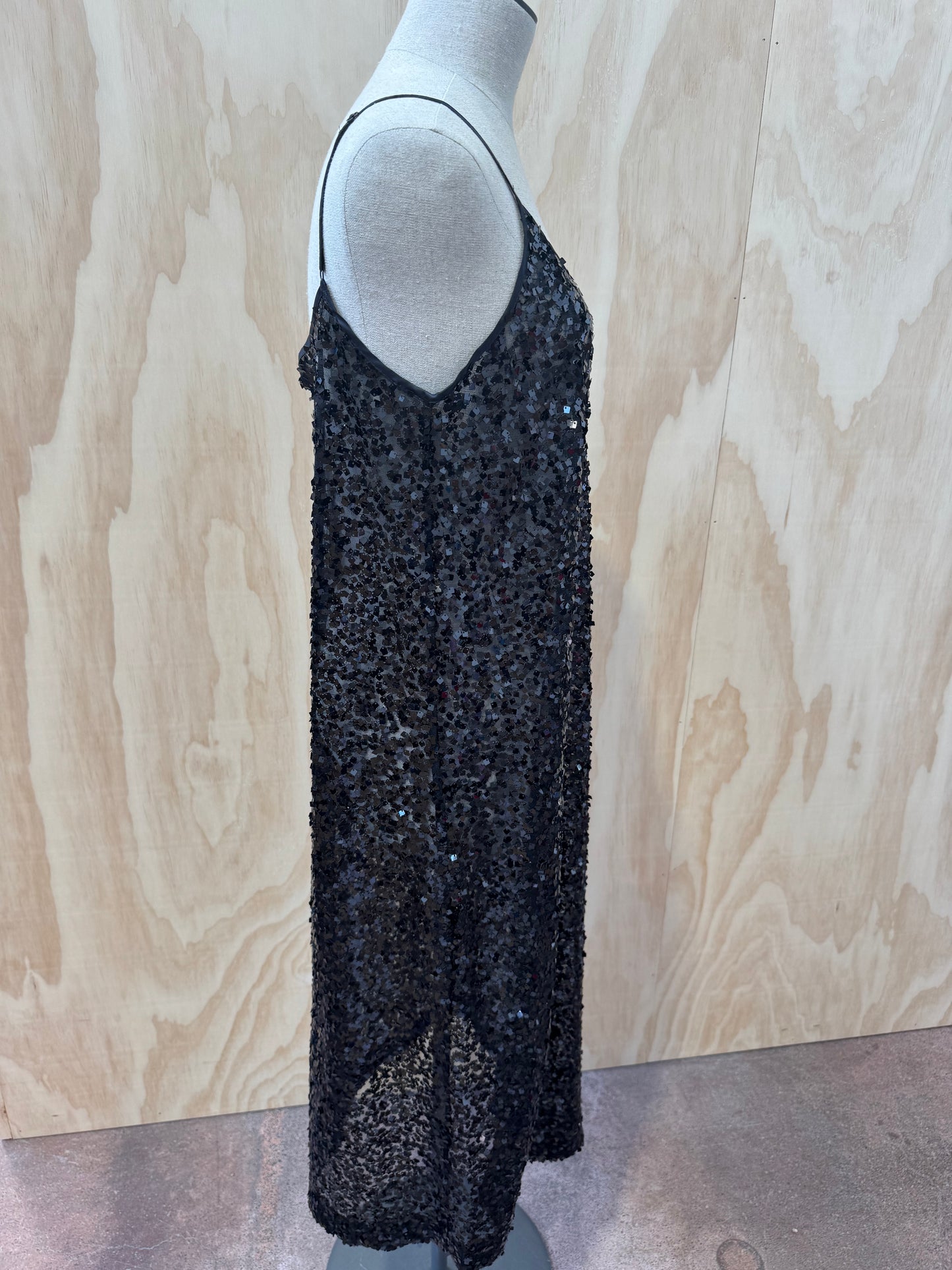 BAUM UND PFERGARTEN JALIZA BLACK SEQUIN SLIP DRESS - SIZE M