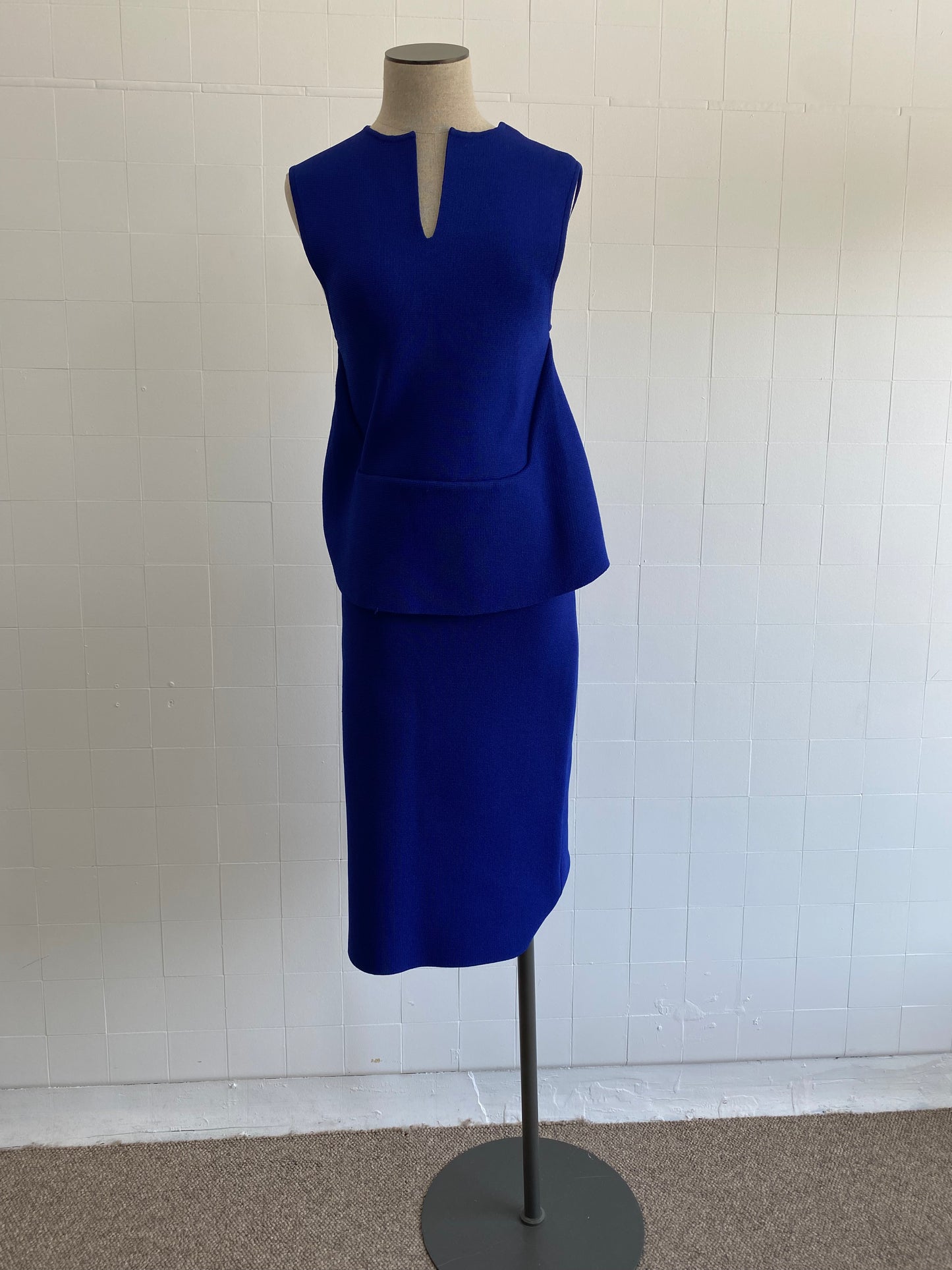 SCANLAN THEODORE COBALT CREPE KNIT SLEEVELESS DRESS - SIZE M