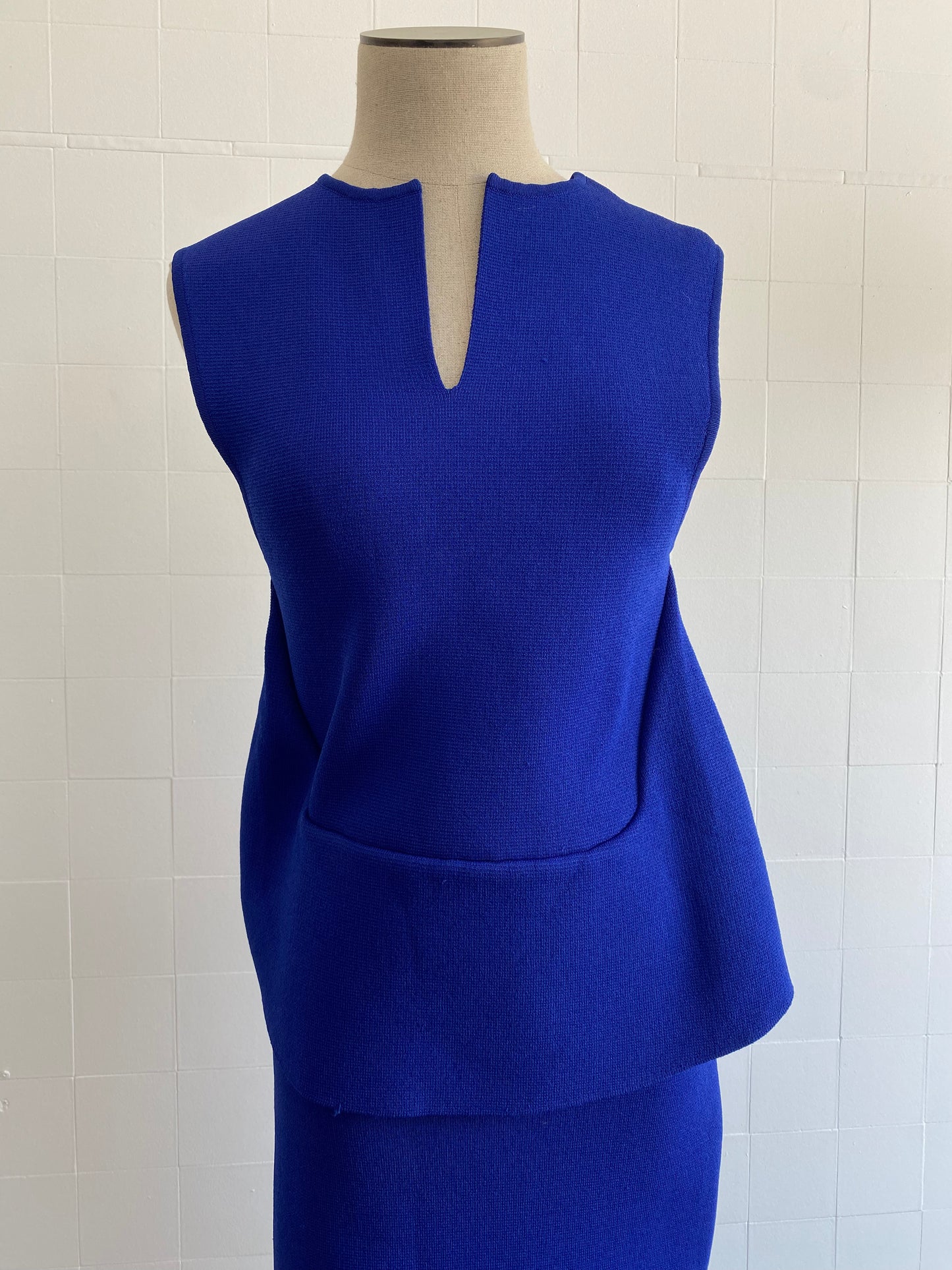 SCANLAN THEODORE COBALT CREPE KNIT SLEEVELESS DRESS - SIZE M