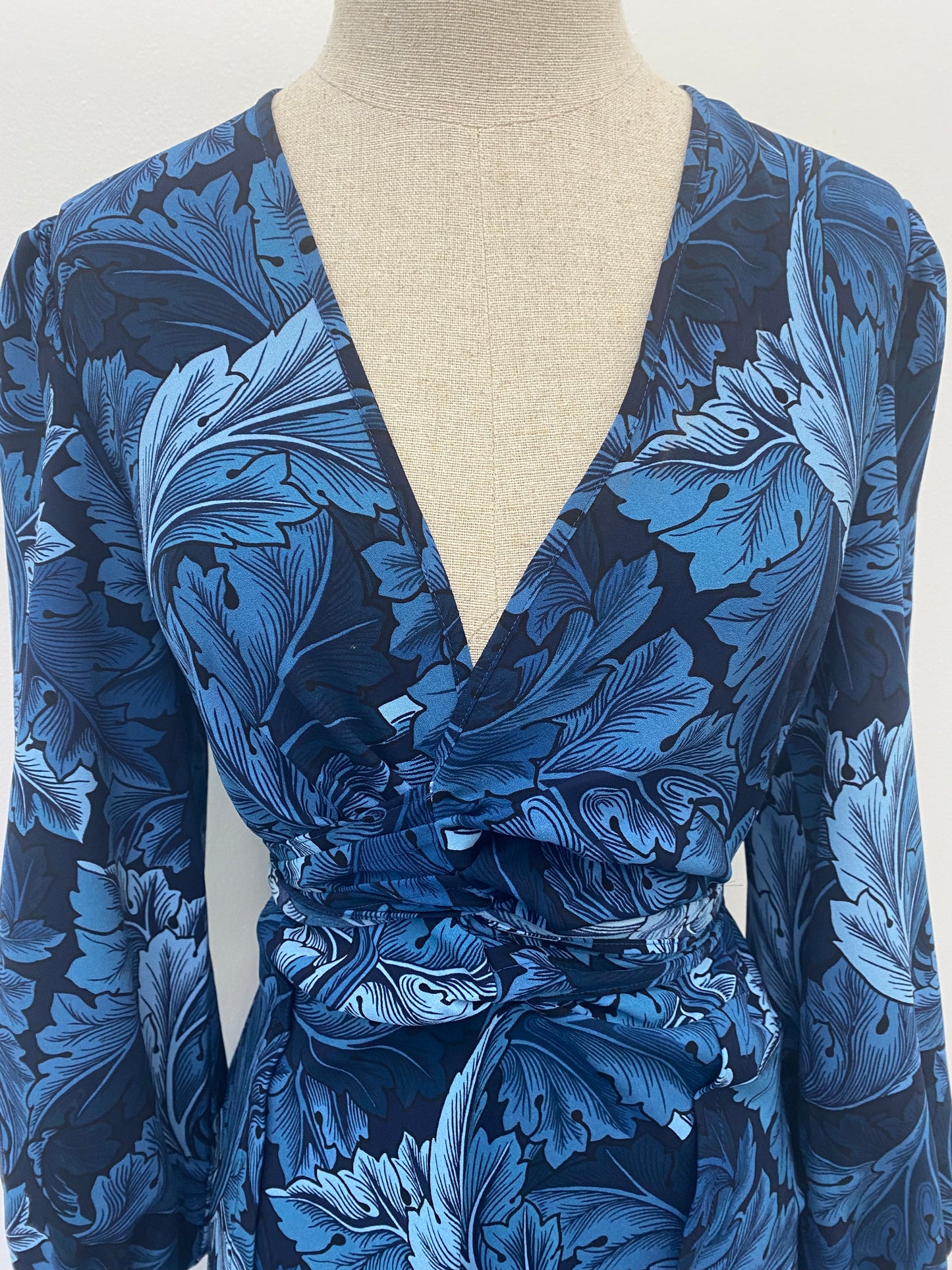 SCANLAN THEODORE BLUE LEAF PRINT DRESS - SIZE 6