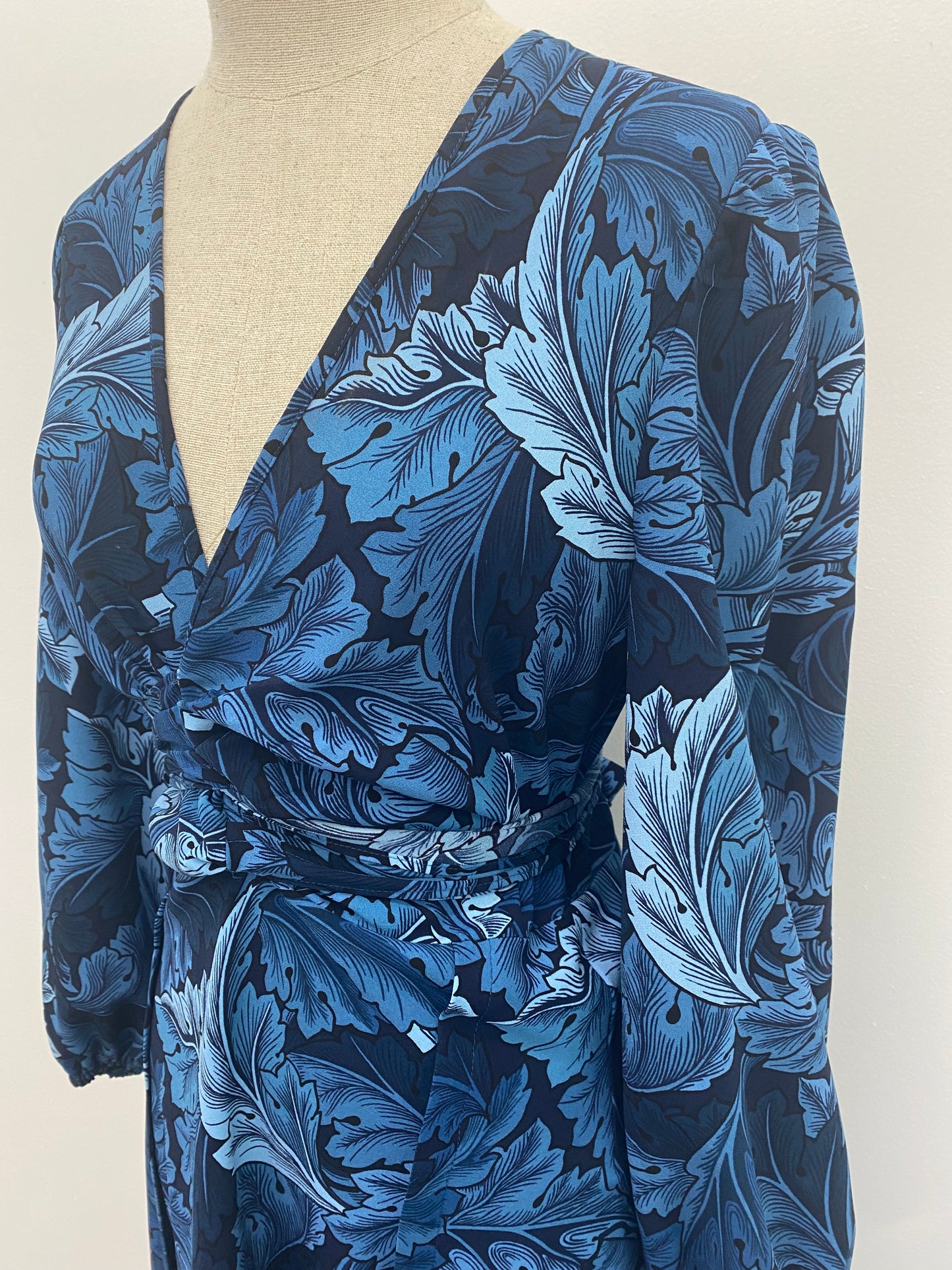 SCANLAN THEODORE BLUE LEAF PRINT DRESS - SIZE 6