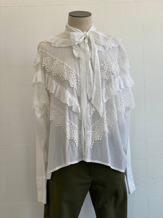 LEONIE WHITE LONG SLEEVE SHIRT WITH TIE NECK AND LACE DETAIL - SIZE 2 (SIZE 10-12)