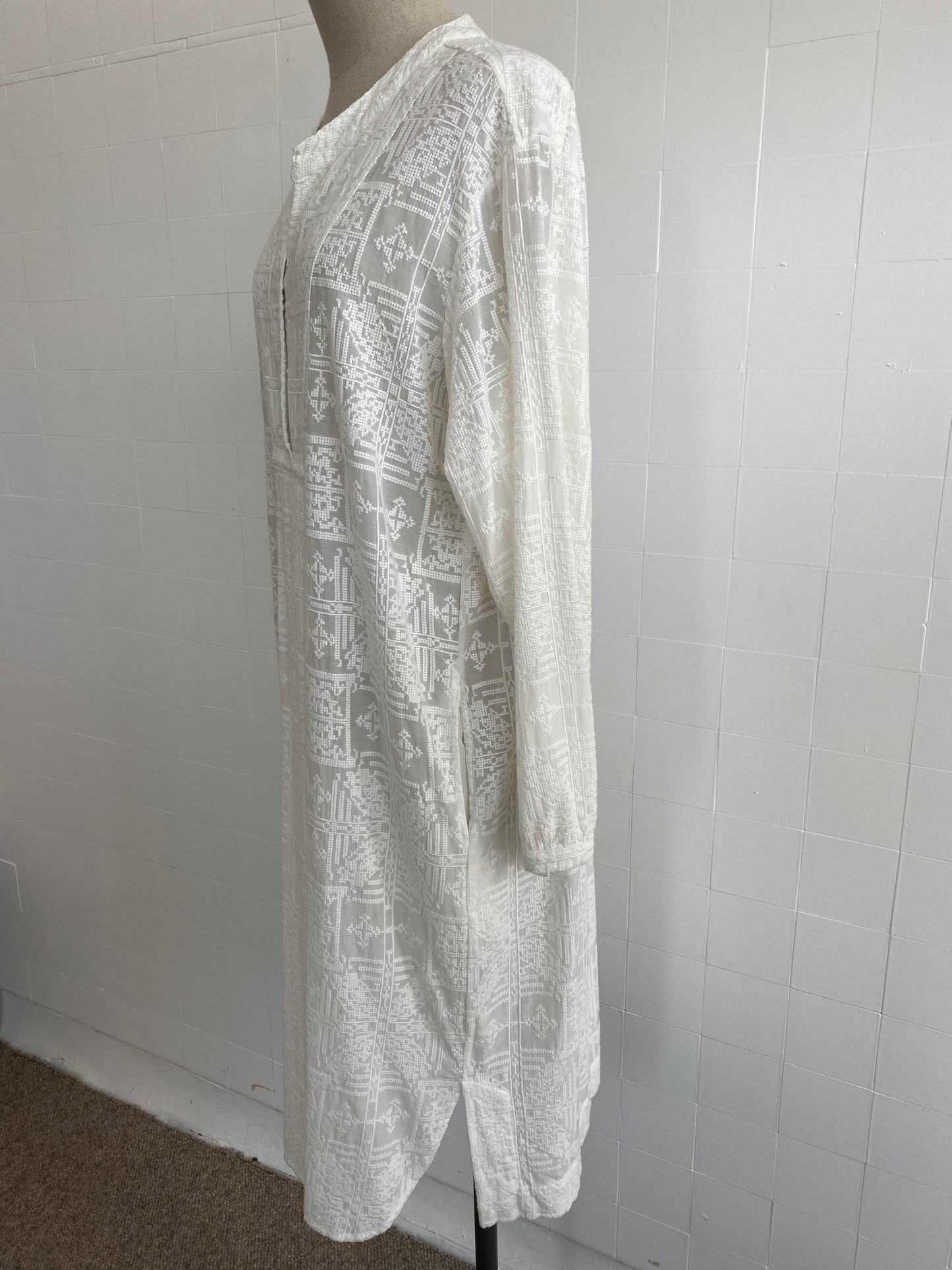 LEE MATHEWS CREAM EMBROIDERY LONG SLEEVE MAXI DRESS - SIZE 4 (14)